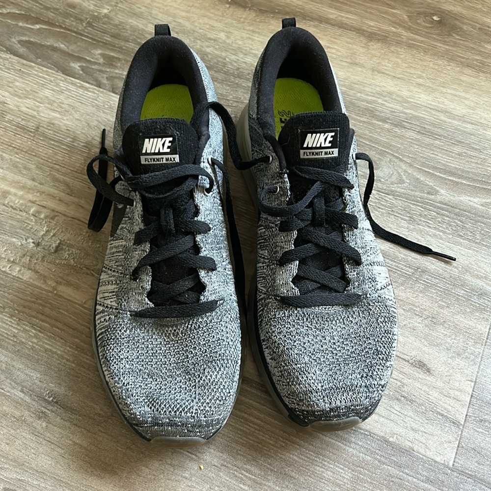 Nike Flyknit Max
